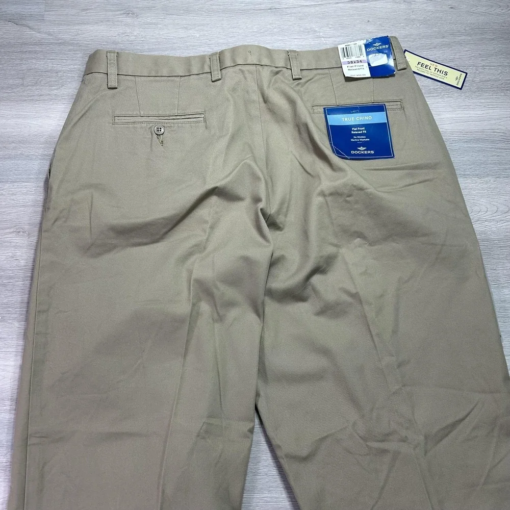 NEW Dockers True Chino‎ Pants Mens 38x34 Beige Relaxed Flat Front Wrinkle Free
